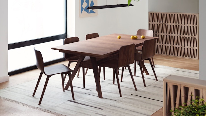 20191211 Close Table Walnut Tami Chair 2 1