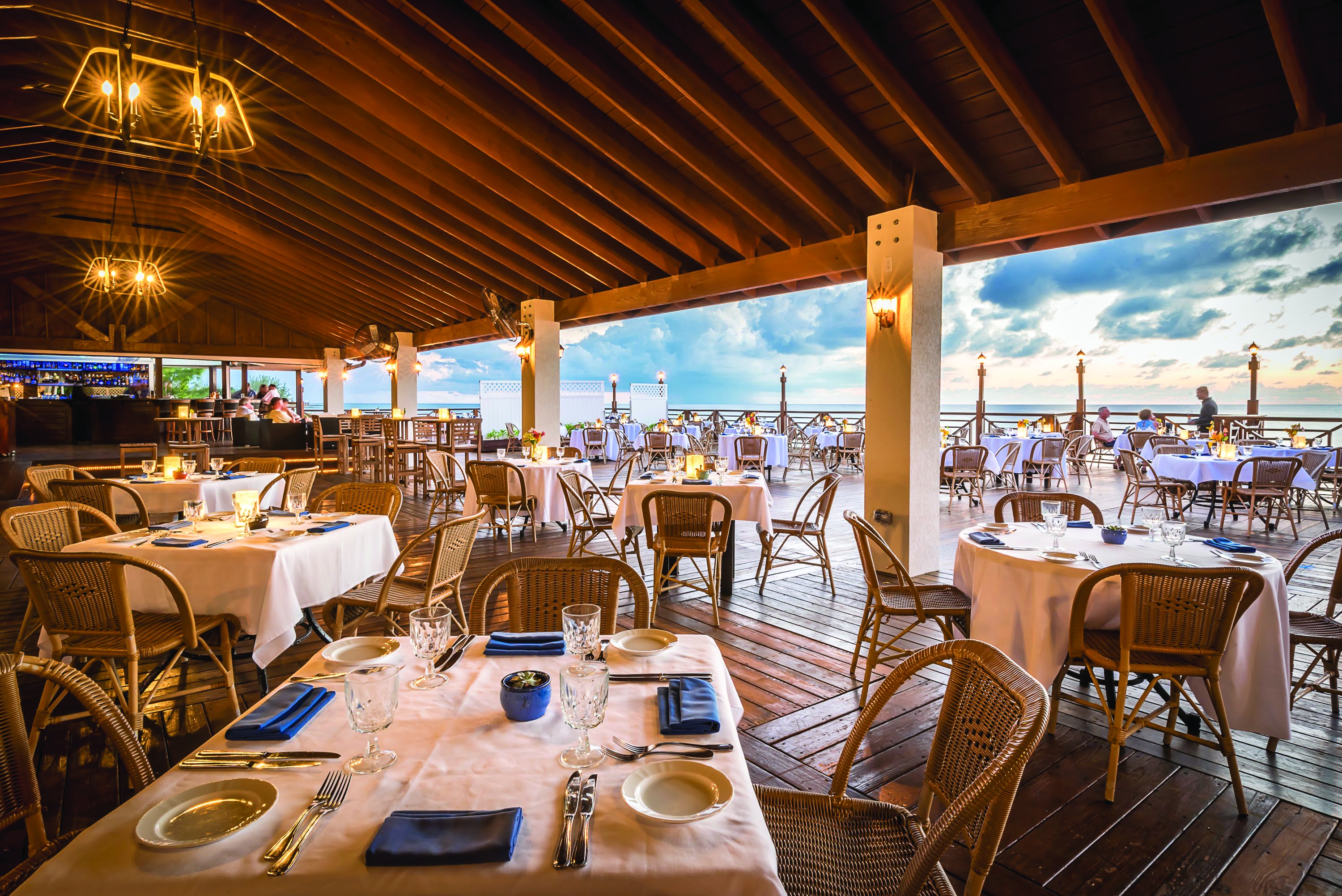 Waterfront Dining In The Cayman Islands Cayman Resident   Waterfront Dining At Grand Olde House 