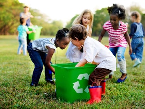 Children recycling 1