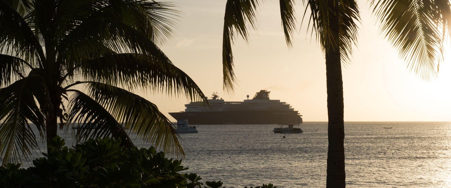 Sunset silhouette of cruise ships in george town